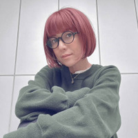 来年50歳のhitomi、ピンク系ボブの“最新ヘア”を絶賛満喫中「ファッション考えちゃう」 画像