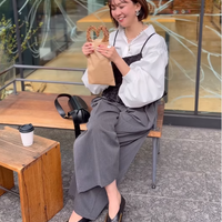 ボリューム袖ブラウスをビスチェで昇華。春の軽やか重ね着テク【40代の毎日コーデ】 画像