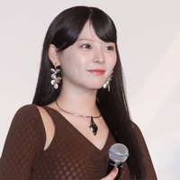 齊藤なぎさ、ディズニーを満喫するミニ丈コーデSHOTに反響「1番可愛い」「顔小さすぎ」 画像