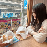 道重さゆみ、お気に入りの“モスバーガー”メニュー「歯応えある感じがすごい好き!!」 画像