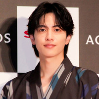 志尊淳、オフ感のある夜道での振り向きSHOTに「イケメンすぎない??」「今日も眼福」の声 画像