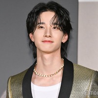 JO1佐藤景瑚、舞台挨拶中に突然タンクトップ姿で肉体美披露 独特回答で周囲困惑【サンダーボルツ*】 画像