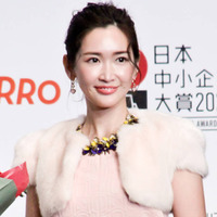 紗栄子「どんなもんかなと思って使ったら…」仕上がりの変化を実感!高級ヘアマスク 画像