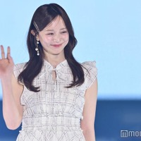 森香澄、美素肌際立つ淡色チェックワンピ姿で魅了【GirlsAward 2025SS】 画像