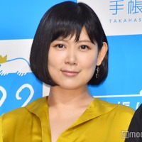 絢香、美人母との幼少期ショット&娘たちとの手繋ぎ写真公開「そっくり」「娘さん大きくなってる」の声 画像