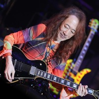 X JAPAN・PATA、足の状態悪化・背骨骨折を報告 所属バンド・Ra:INツアー延期発表 画像