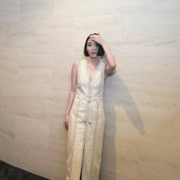 飯豊まりえ、胸元ざっくりのワンピコーデにファンうっとり「超絶美しい」「色気が最強」 画像