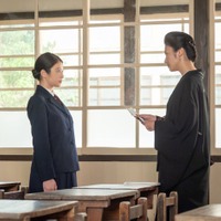 朝ドラ「あんぱん」黒井先生(瀧内公美)の壮絶過去&一瞬の微笑みに反響「印象が変わった」「胸が締め付けられる」 画像