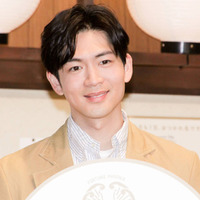 松下洸平、是枝裕和監督とパシャリ!念願の笑顔SHOTにファンも大歓喜「凄い!」「胸熱です」 画像