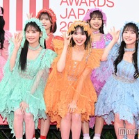 FRUITS ZIPPER、メンカラヘッドドレスがキュート ファンの声援に笑顔【MUSIC AWARDS JAPAN】 画像