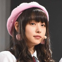 桜井日奈子、夏を感じる眩しい笑顔SHOTを披露!前田敦子も反応「可愛すぎない?!」 画像