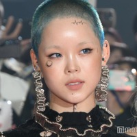 XG・COCONA、坊主のアレンジヘア公開「エクステ可愛い」「斬新」と反響 画像