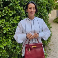 パリ在住・中村江里子アナ、夫&娘2人との家族ショット公開 母の日のサプライズに「愛が伝わる」「旦那さんお茶目で可愛い」の声 画像