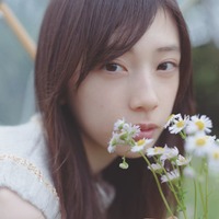 乃木坂46、6期生・矢田萌華「週プレ」登場 透明感溢れる接近ショット 画像