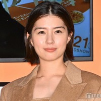 佐久間由衣、美背中大胆披露「背筋が綺麗」「さすがのスタイル」の声 画像
