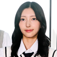日向坂46小西夏菜実、ガラスのお花とパシャリ!儚げSHOTにファンうっとり「雰囲気良すぎる」「ほんとに可愛い」 画像