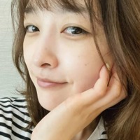 石川梨華、ナチュラルな雰囲気の“モチモチお肌”SHOTに絶賛の声「本当にキレイ!!」「うっとり」 画像