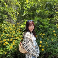 森戸知沙希、ほっそりお腹チラ見せのチェックシャツコーデに反響「オシャレでお似合いです」「めっちゃかわいい」 画像
