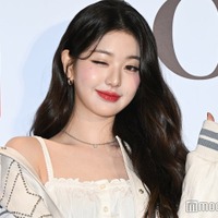 IVEウォニョン、オフショルで美肩チラリ&美脚際立つ衣装姿公開「圧巻の美貌」「スタイルがレベチ」と反響 画像