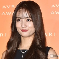 谷まりあ、純白ミニワンピから美脚輝く「スタイル良すぎ」「完璧」と反響 画像