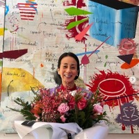 パリ在住・中村江里子アナ、息子の高校卒業式ショット披露「旦那さんと瓜ふたつ」「日本との違いにびっくり」の声 画像