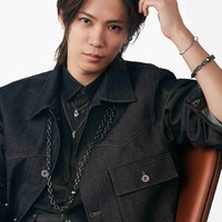 Number_i神宮寺勇太、サファイア×デニムの爽やかルック披露「ミキモト」グローバル広告登場 画像