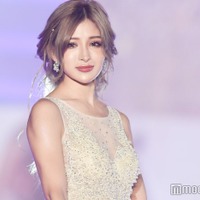 “ゆんころ”小原優花、ビキニ姿で美腹筋披露「圧巻スタイル」「憧れる」と反響 画像