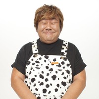 ホンジャマカ石塚、息子との親子写真が話題「そっくり」「レア」 画像