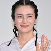 柴咲コウ、チューブトップドレスでデコルテ&美背中輝く「透明感すごい」「芸術作品のよう」 画像