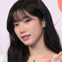 LE SSERAFIMカズハ、美背中&デコルテ輝くベアトップドレス姿「上品で素敵」「さすがのスタイル」の声 画像