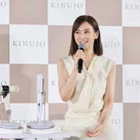 【北川景子】実はくせ毛だった!?「梅雨の時期はふわっと広がる」お悩み髪を完璧美ストレートヘアに導く愛用品と「たった2つのプロセス」とは? 画像