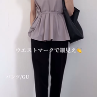 甘辛オフィスコーデの定番。「ペプラムブラウス」は40代の夏のワードローブに加えたい一枚【40代の毎日コーデ】 画像