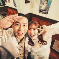 コットンきょん、結婚&妻の妊娠発表 直筆署名・2ショット添え報告 画像