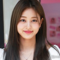 TWICEジヒョ、タンクトップ&ショーパンで美脚披露「女神」「美しすぎて眩しい」と反響続々 画像