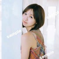 日向坂46富田鈴花1st写真集、書店特典ポスター5種&ポストカード7種解禁 第2回YouTube生配信も決定【鈴花サーキット】 画像