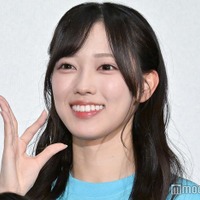 日向坂46清水理央、ミニ丈で美脚際立つ 大阪満喫ショットに反響「彼女感すごい」「可愛い」 画像
