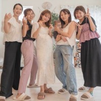 第5子妊娠中の辻希美、20年来の友人との笑顔SHOTを公開「昔話にまぁ~花が咲く」 画像