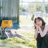 日向坂46富田鈴花、東名阪7会場で1st写真集パネル展決定 “オーストラリアといえば”の新規カットも解禁【鈴花サーキット】 画像