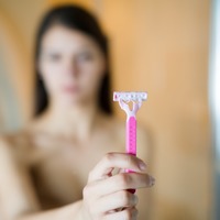 子どものムダ毛処理、何歳からやっていい?もし、プールの授業前日にケアしてたら止めさせて!【専門医に聞きました】 画像