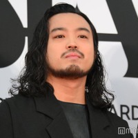 Creepy Nuts・R-指定の妻・江藤菜摘「父と息子」2ショット公開「素敵」「Rさんの抱っこ姿尊い」の声 画像