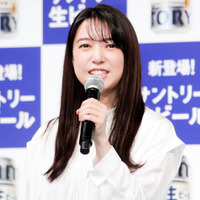 上白石萌音、“ヒョロくん”とパシャリ!『ちはやふる』オフSHOTに「エモい」「最高です!!」の声 画像
