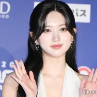 IVEガウル、LA観光ショット公開 美脚際立つミニワンピ姿に「美しすぎる」「二度見した」の声 画像