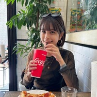 夏芽すず、美バスト際立つキャミ姿 誕生日満喫ショットに「可愛すぎる」の声 画像