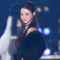 「脱出おひとり島3」参加美女、大胆穴開き衣装に視線集中 スラリ美脚際立つ【関コレ2025A/W】 画像