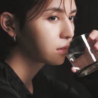 Hey! Say! JUMP山田涼介「人生の中に守りという選択肢はない」モノトーンの世界で“準備”と“攻め”を語る 画像