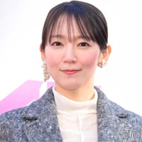 吉岡里帆、美ウエストのぞくデニムコーデ「抜群スタイル」「引き締まってる」の声 画像