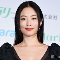 MEGUMI、ベアトップドレスで大胆美デコルテ披露「オンもオフも素敵」「赤がお似合い」と反響 画像