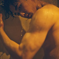 野村康太、鍛え上げたボディを惜しみなく披露 1st写真集タイトルは「暁紀」に決定 画像