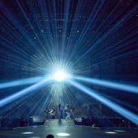 MAZZEL・RAN、誕生日迎えSKY-HIサプライズ祝福 舞台上で誕プレ手渡し&即着用「RANとMAZZELなら世界を変えられる」【Royal Straight Flush】 画像