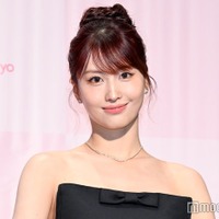 TWICEモモ、黒のタイトドレスから美デコルテ披露 上品“桃メイク”で魅力全開 画像